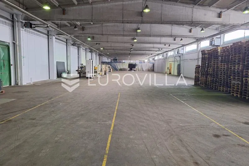 Karlovac, Ilovac, proizvodna hala, skladište 6600 m², odlična lokacija