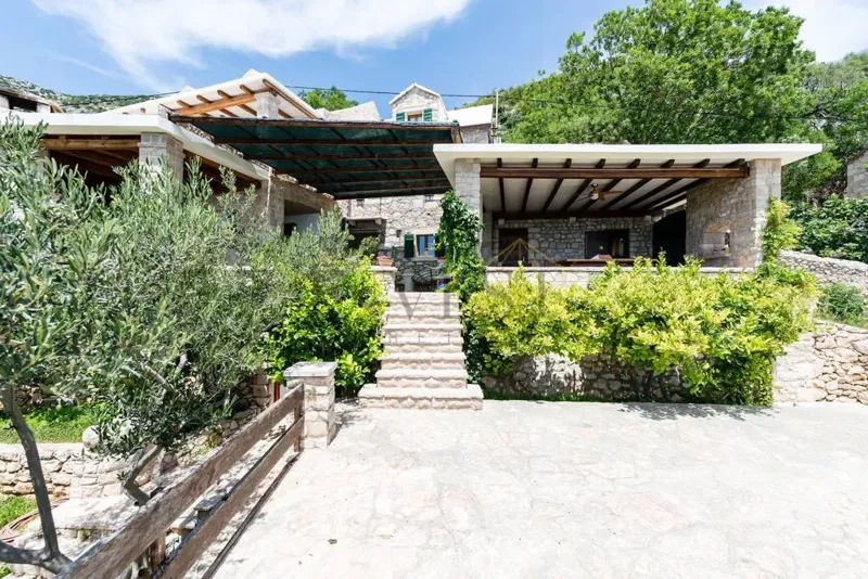 ISLAND OF BRAC, BOL - UNIQUE STONE HOUSE WITH APARTMENTS – 3