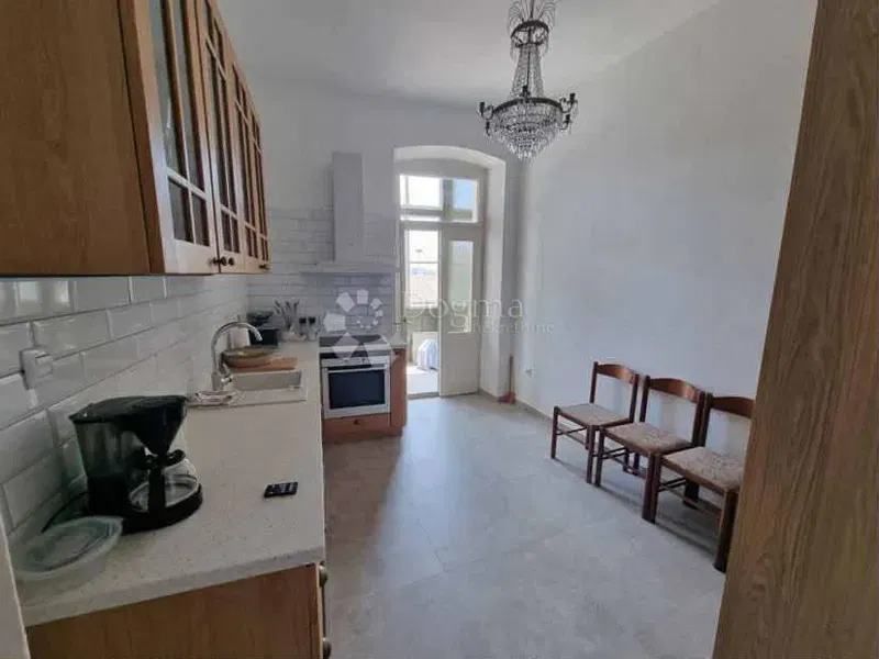 Appartamento elegantemente arredato per affitto a lungo termine nel centro di Pola - 93 m² con terrazza – 2