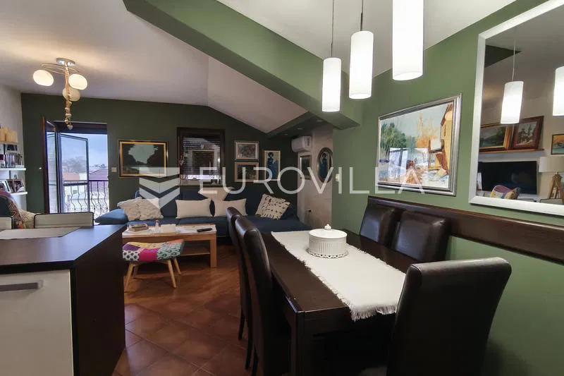 Vinkovci, Centar, dvosoban stan na izvrsnoj lokaciji u pješačkoj zoni, 78.71 m², 2. kat