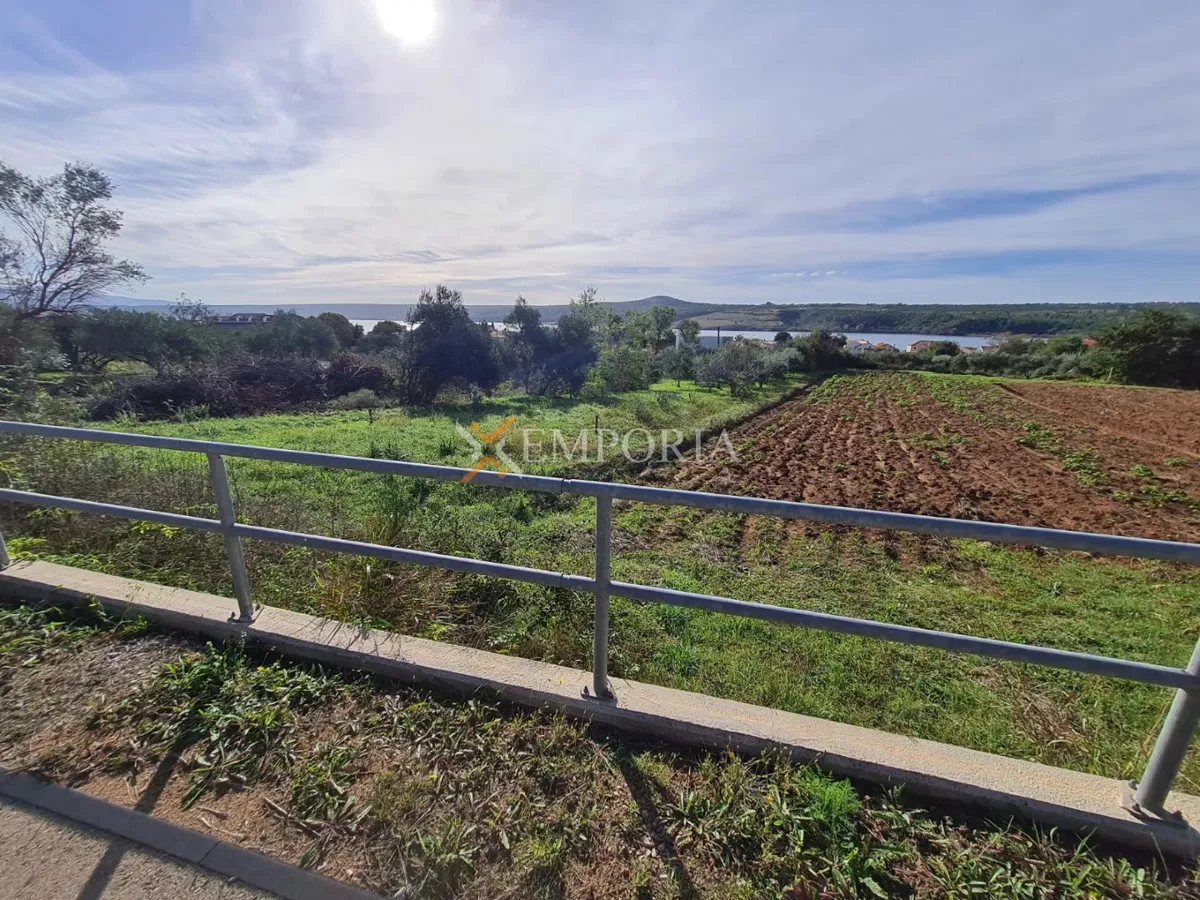 Posedarje – Građevinsko zemljište 1043 m², 360 m od mora