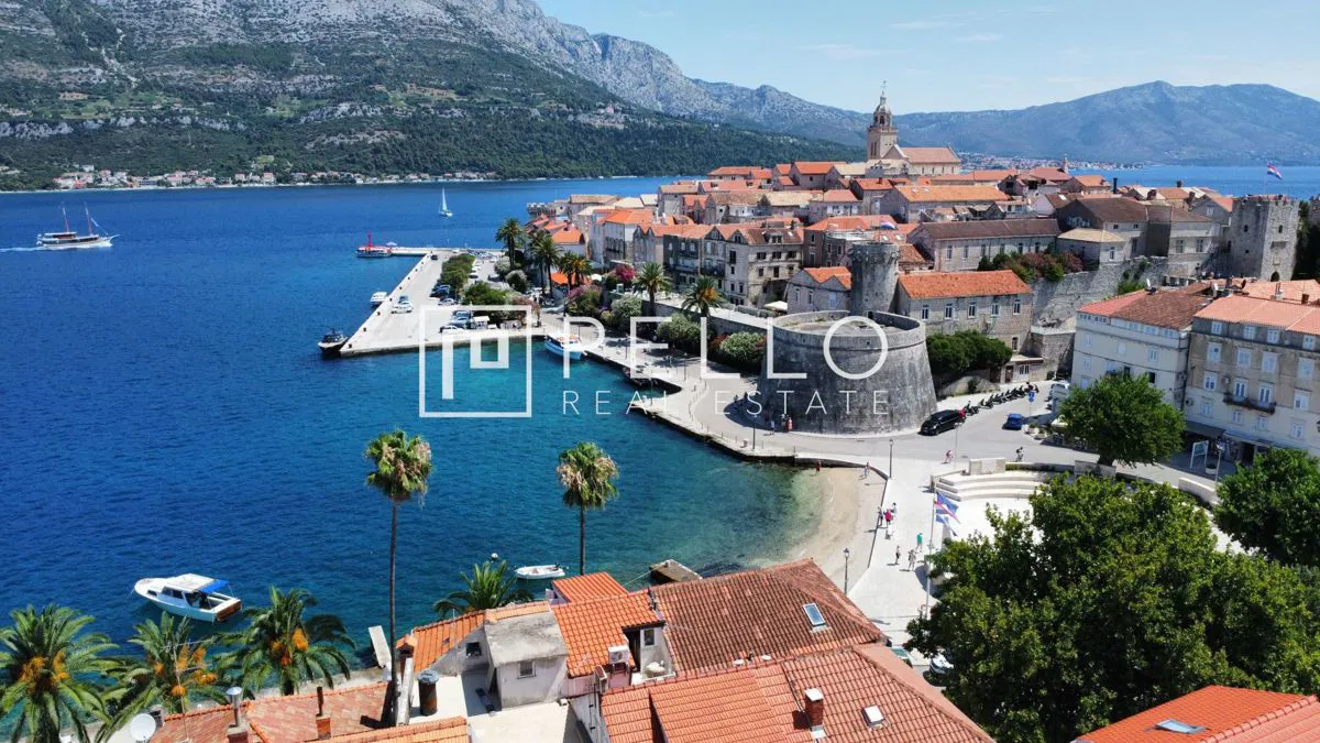 Autentična kamena kuća stara 250 godina – potpuno renovirana, prvi red do mora, centar Korčule