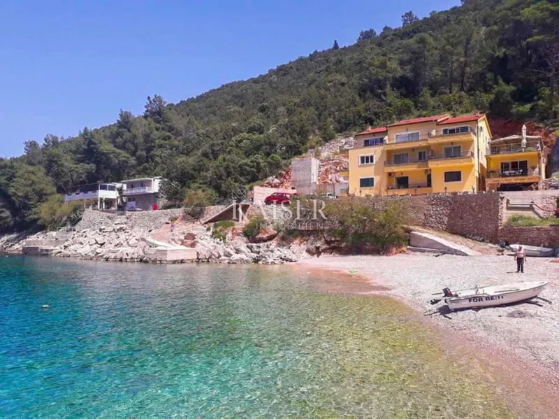 Traditional Seafront Home on Hvar Island – 3