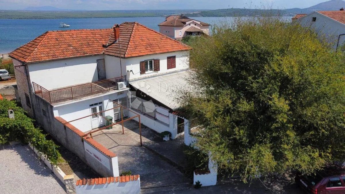 Poslovni prostor Raslina, Šibenik - Okolica, 247m2