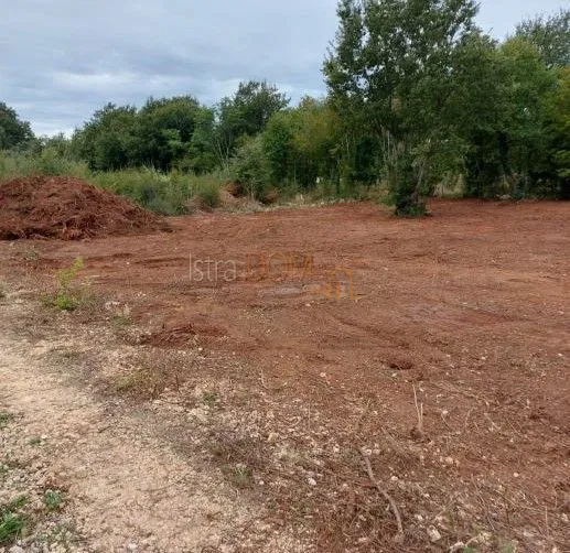 * Poljoprivredno zemljište Valtura 731m2 * – 2
