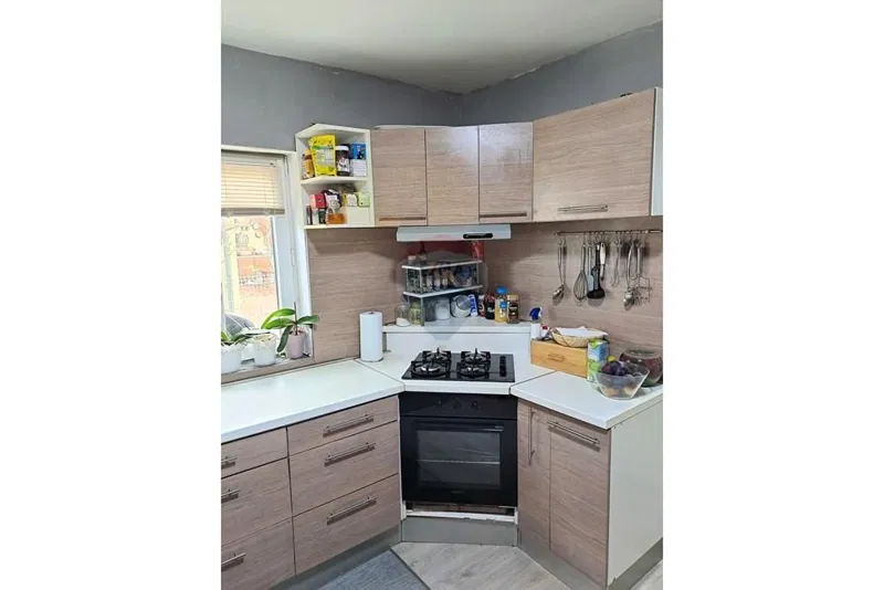 Vrsi kuća 225 m2 tri etaže investicija i najam – 3