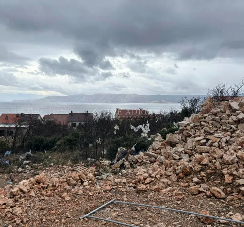 GRAĐEVINSKO ZEMLJIŠTE SA POGLEDOM!