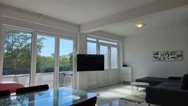 APARTMAN SA LIJEPOM KROVNOM TERASOM I POGLEDOM! – 2