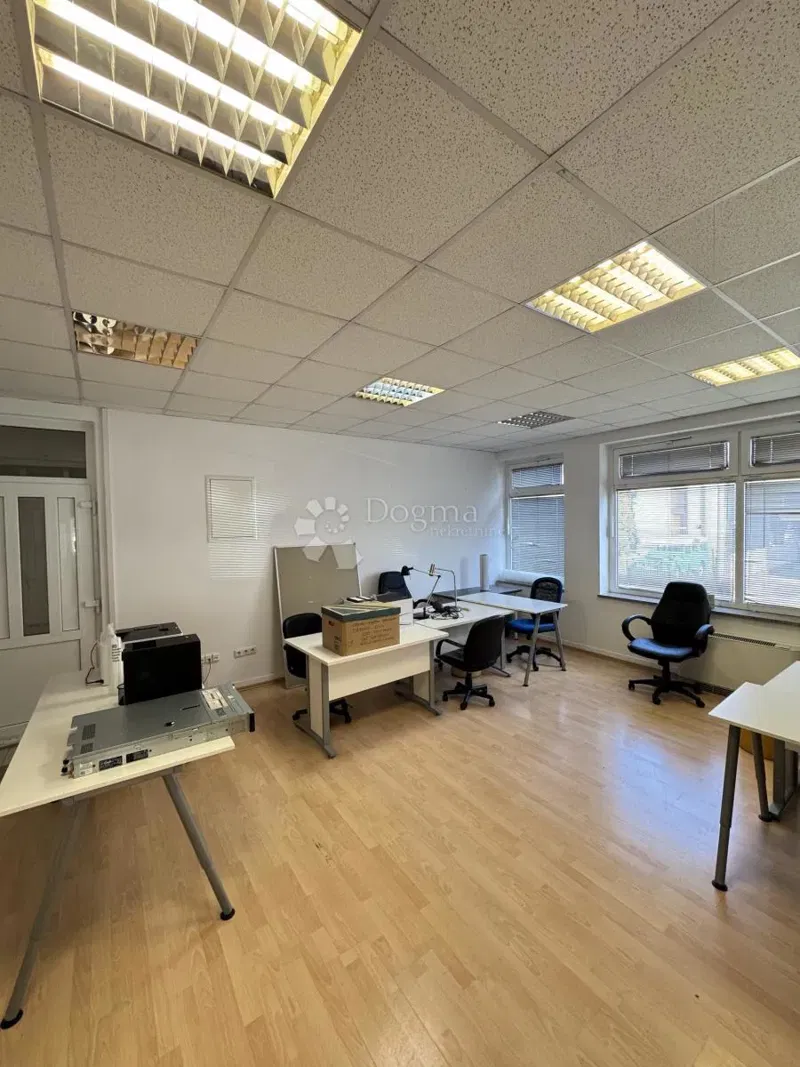 Locale commerciale Gornja Dubrava, 300m2 – 2