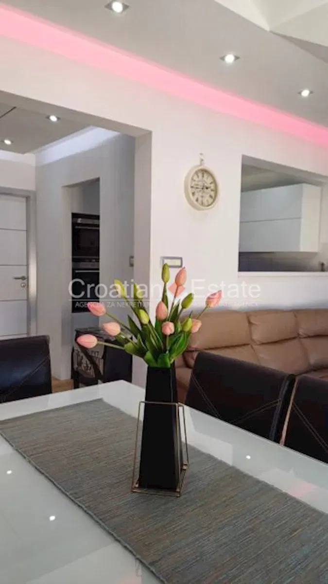 Pazdigrad – Two-bedroom flat with sea view, for rent – 3