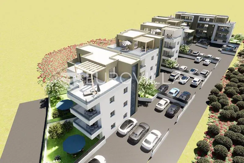 Trogir, two-bedroom apartment on the second floor with balcony and parking space – 3