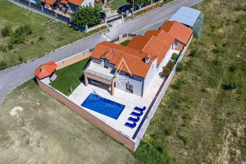 Isztria, Juršići – Bútorozott ház kerttel és kilátással | Exkluzív lehetőség – 2