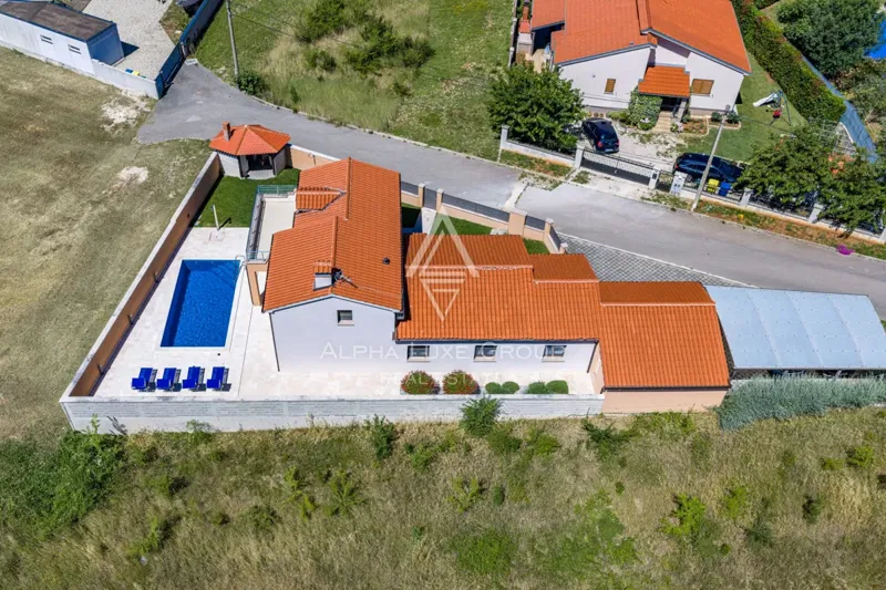 Isztria, Juršići – Bútorozott ház kerttel és kilátással | Exkluzív lehetőség – 3