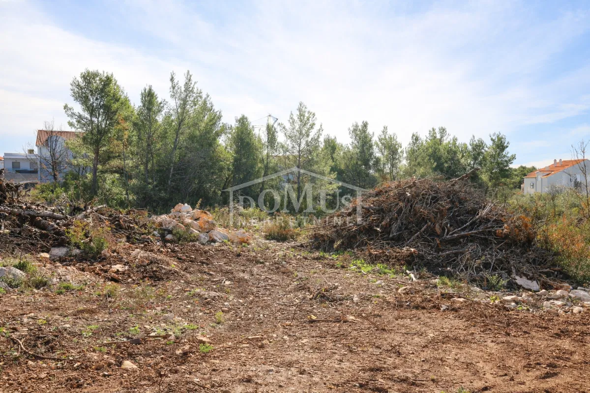 Tribunj – Građevinsko zemljište 1002 m² s pogledom na more