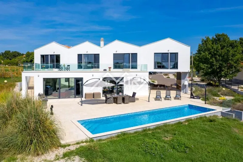 Poreč okolica, moderna villa sa 6 spavaćih soba – 3