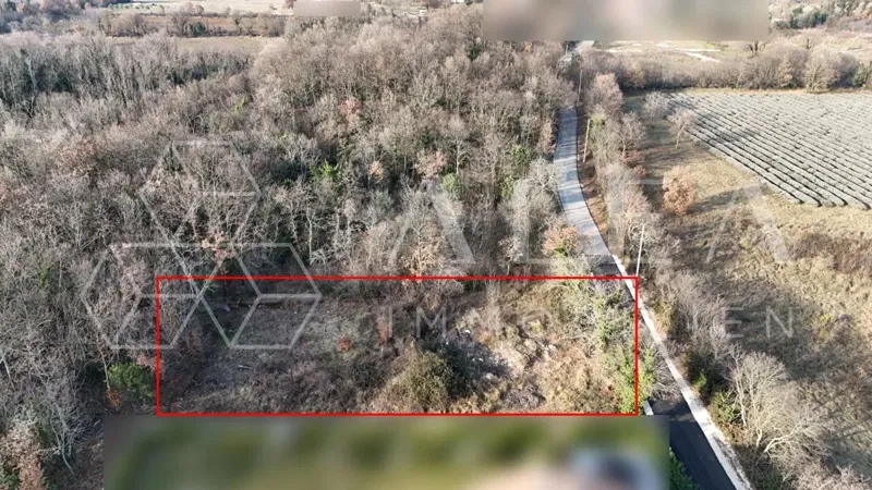Építési telek építési engedéllyel Marčana környékén – 730 m² – 2