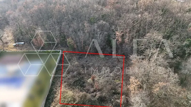 Építési telek építési engedéllyel Marčana környékén – 730 m² – 3