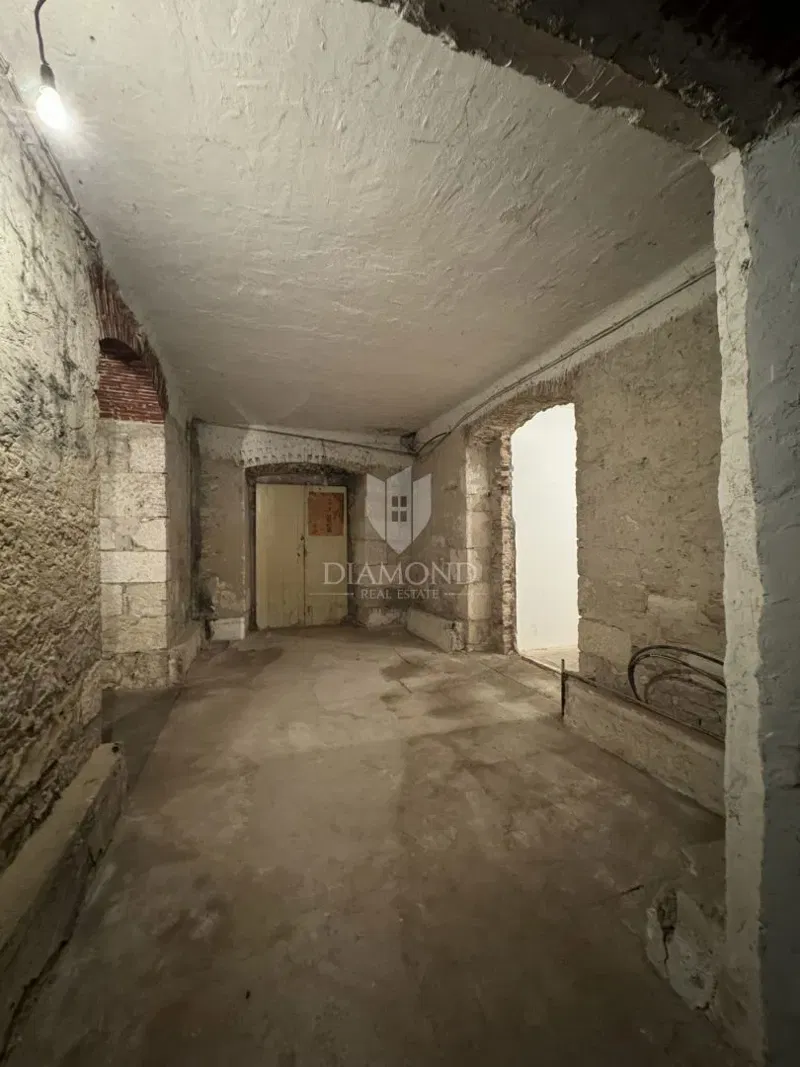 Üzlethelyiség Pula – 2