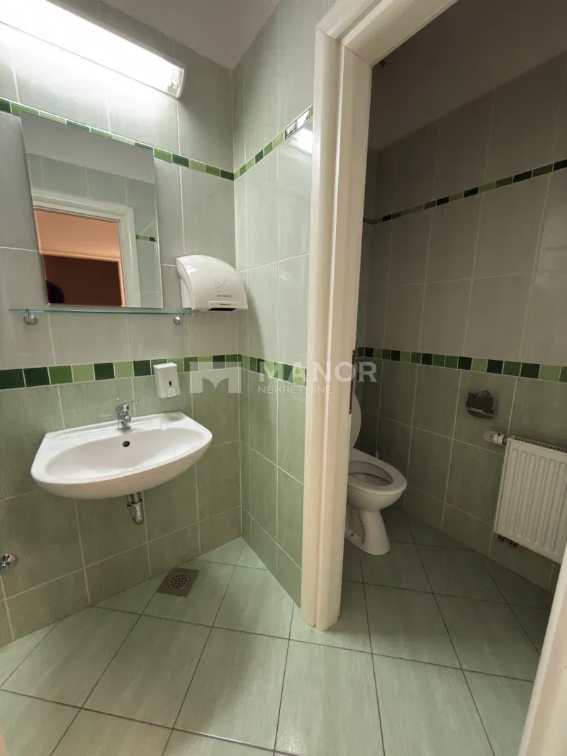 Business premise Mlaka, Rijeka, 64m2 – 2