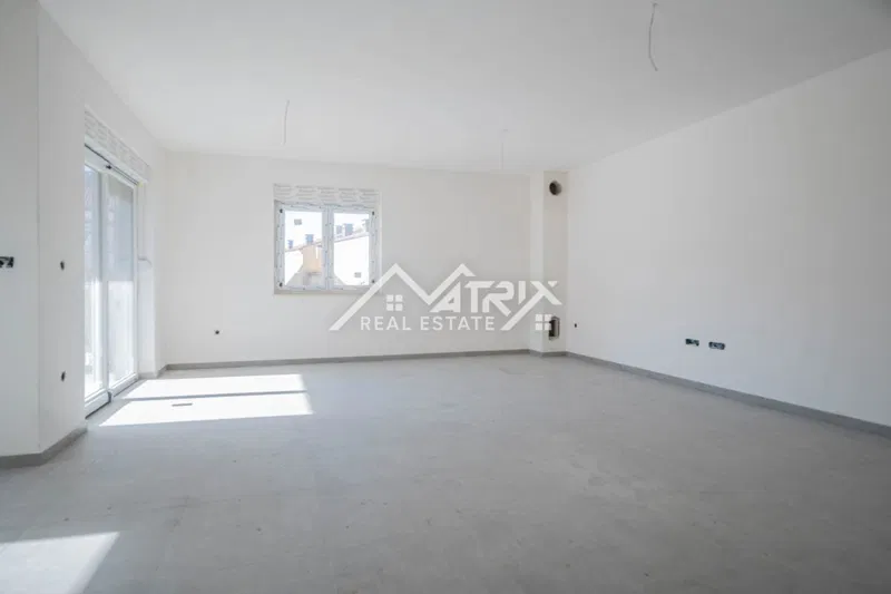 Pula, trosobni stan 90 m2 s 2 balkona i 2 garažna mjesta – 2