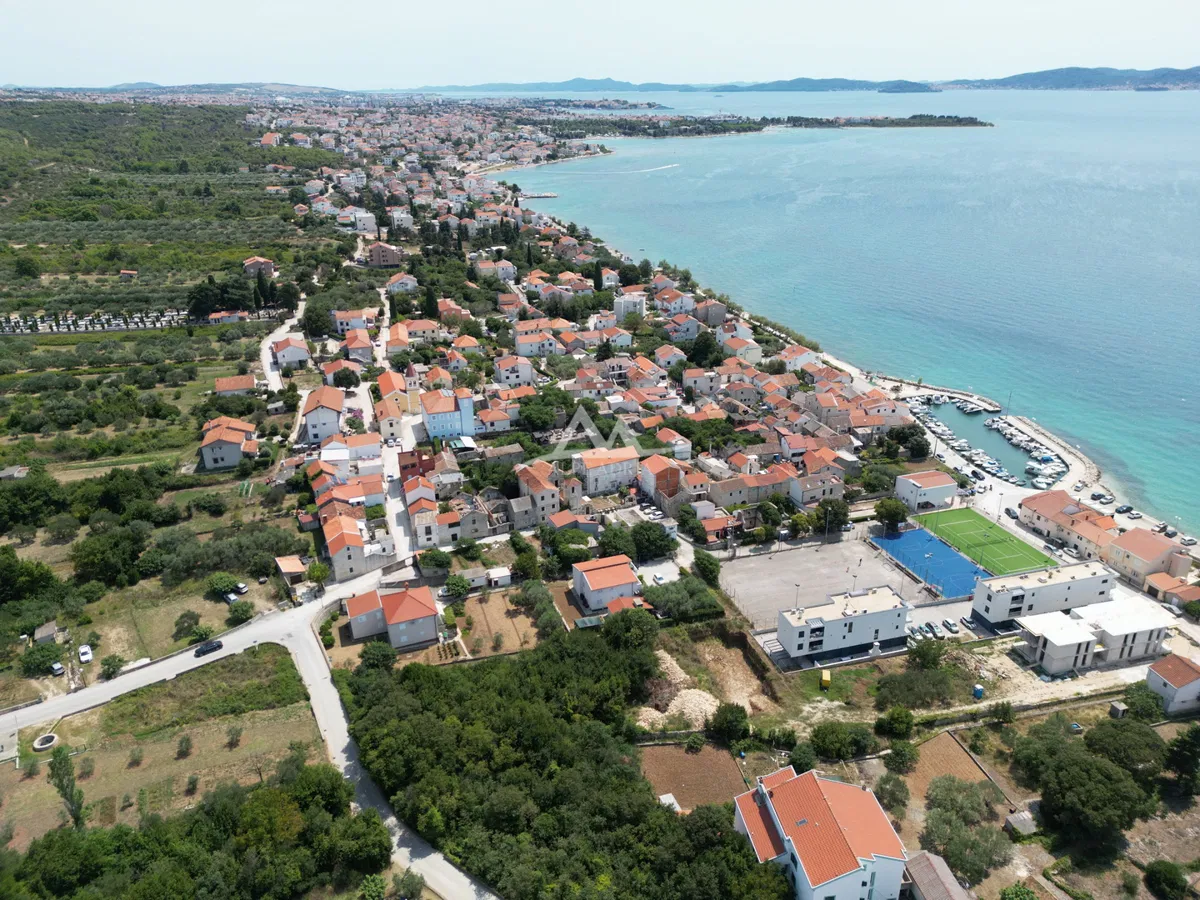 TOP PONUDA - 450 €/m2 - DIKLO -  GRAĐEVINSKO ZEMLJIŠTE 655 M2 -  PLUS 114 m2 - PLUS  84 m2 prilaz