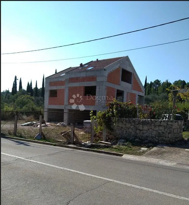 Prostrana jedinica duplexa u roh-bau fazi u Komajima
