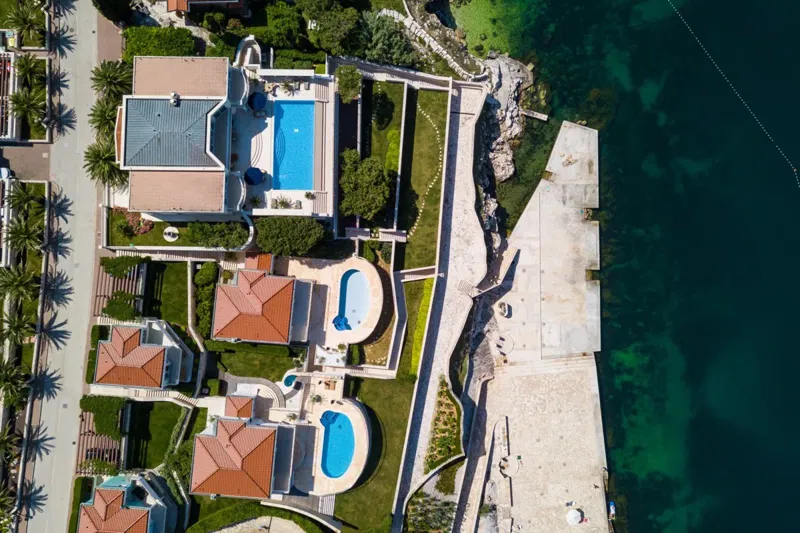 Exclusive luxury villa first row to the sea with swimming pool – 3