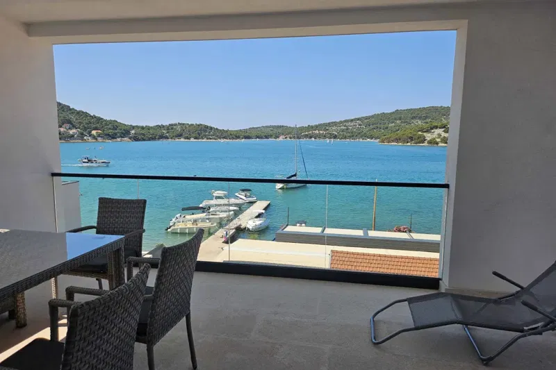 Appartamento con tre camere da letto vista mare – 2