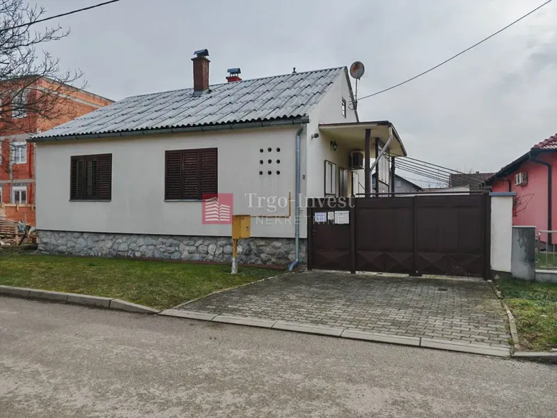 KOLONIJA - prizemnica 63 m2 + garaža i pomoćna zgrada