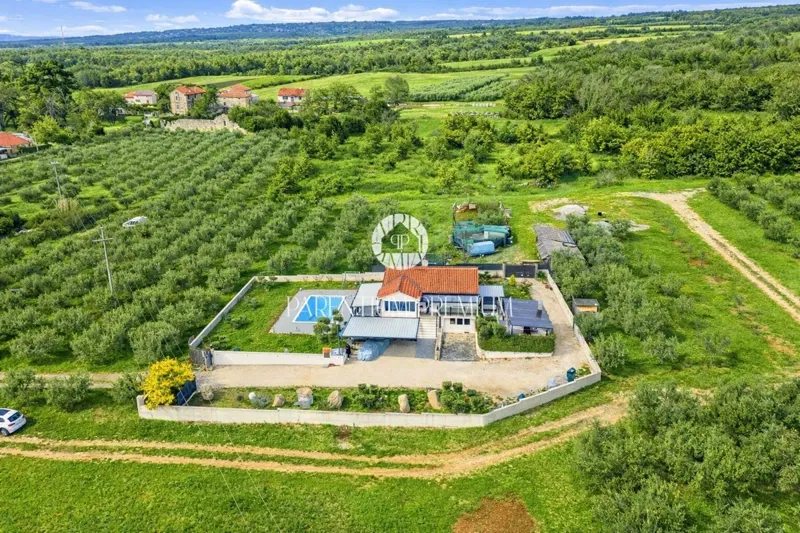 Exclusive house in a secluded location with pool and spacious garden – 2