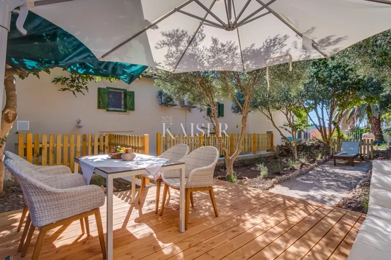 Island of Lošinj, M.Lošinj, residence 400 m² near the city center – 2