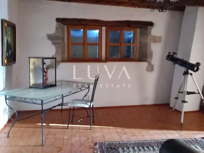 Hmm, Isztria, történelmi kőház eladó, befektetési lehetőség – 2