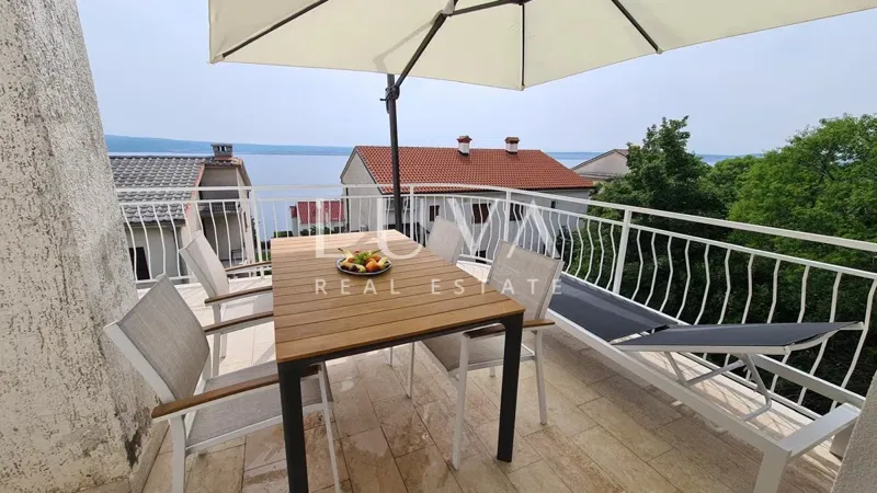 Dramalj, 300m2-es apartmanház eladó – 2