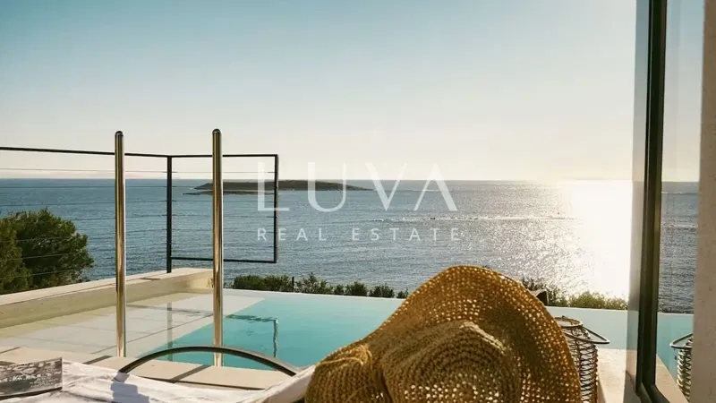 Vis, luxusvilla med medencével a tenger közelében eladó – 2