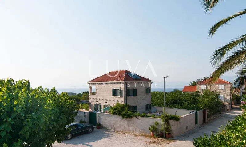 Mirca, Brač, luksuzna kamena kuća s bazenom na prodaju