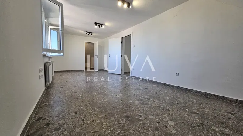 Sesvete Center, Renovated Office Space 144m2 for Rent – 3