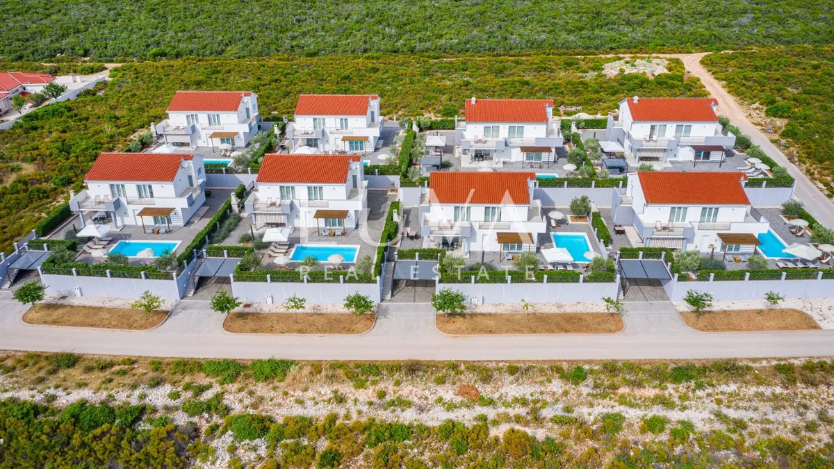 Debeljak, Zadar, üdülőtelep, 8 ház medencével eladó, befektetési lehetőség