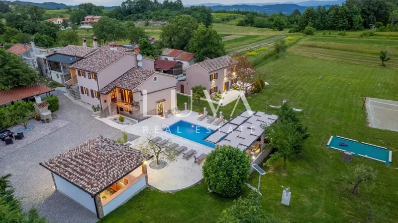 Istra, Pićan, na predaj vila s bazénom a tenisovým kurtom