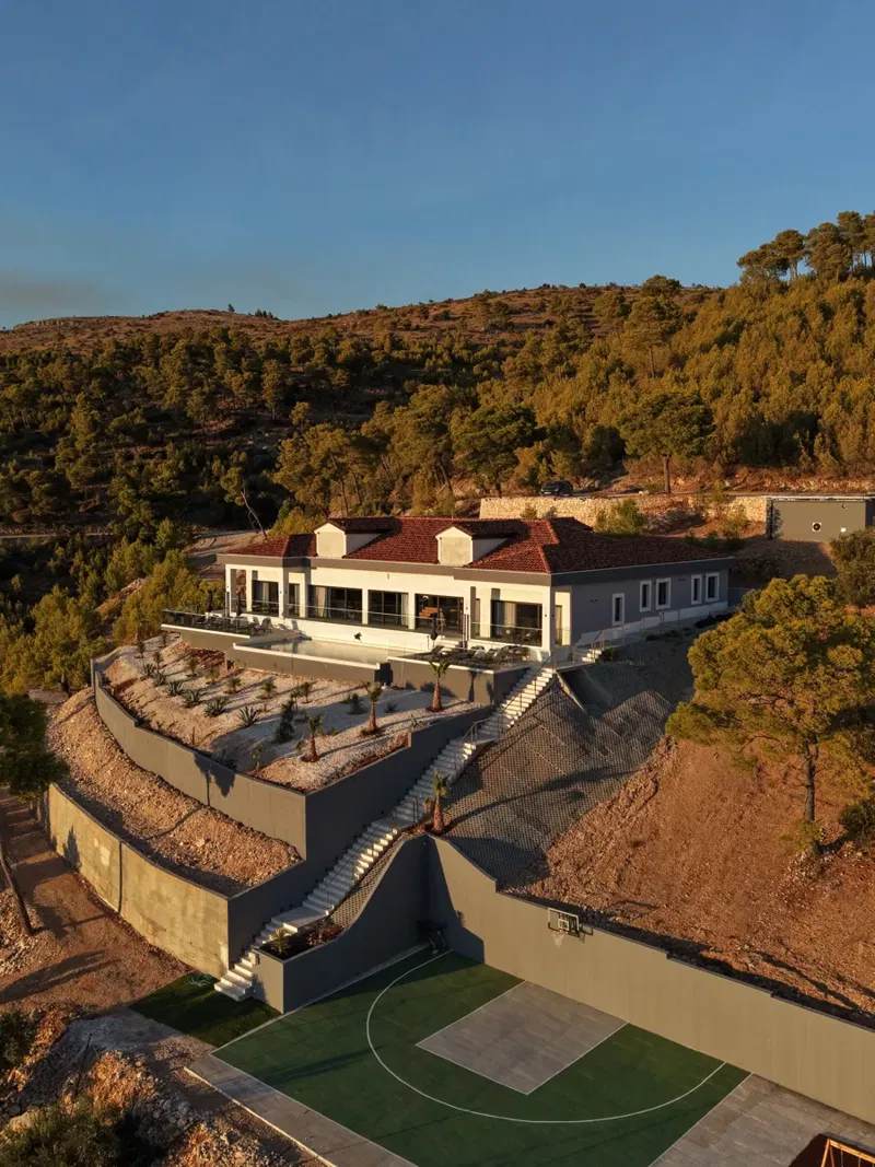 Brač, luxus egyedi villa 800m2 a tengerparton – 2
