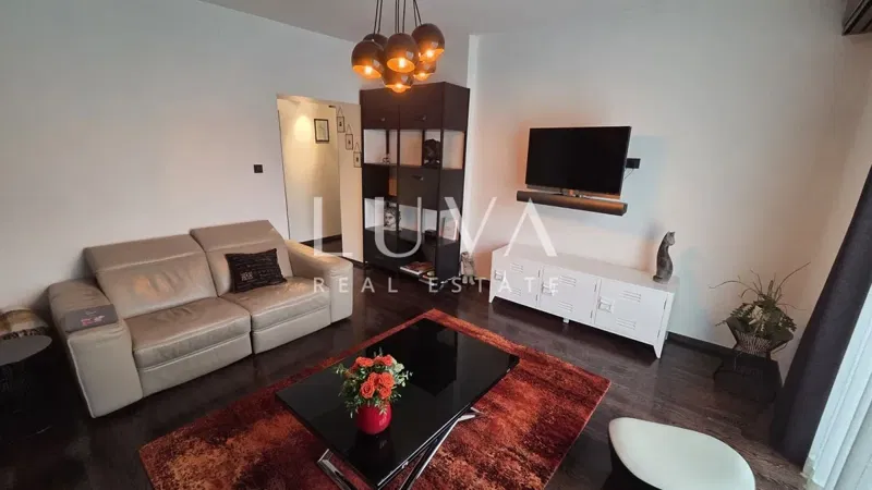 Zagreb, French Republic Square, renovated 55 m² apartment, 2 balconies and garage – 2