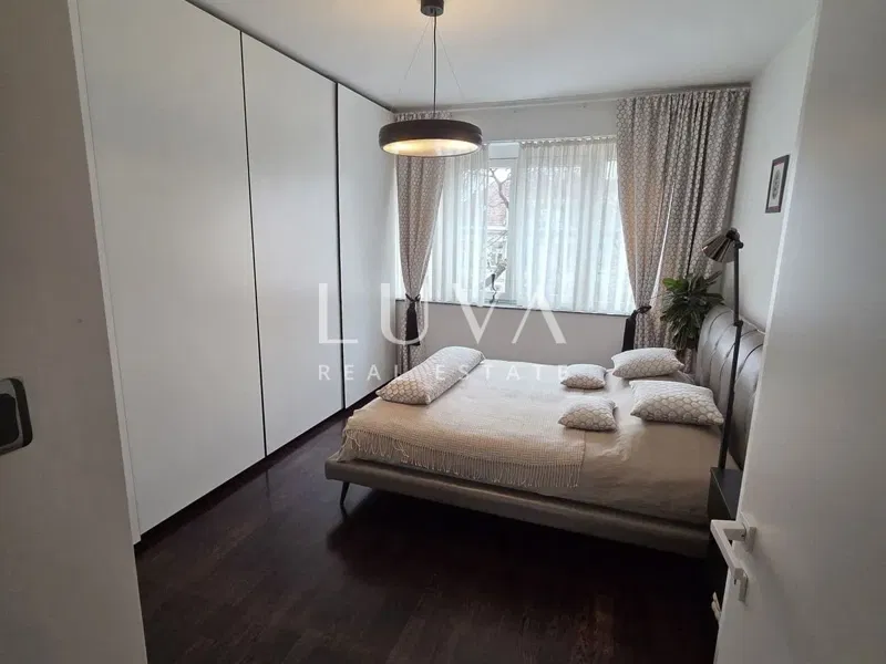 Zagreb, French Republic Square, renovated 55 m² apartment, 2 balconies and garage – 3