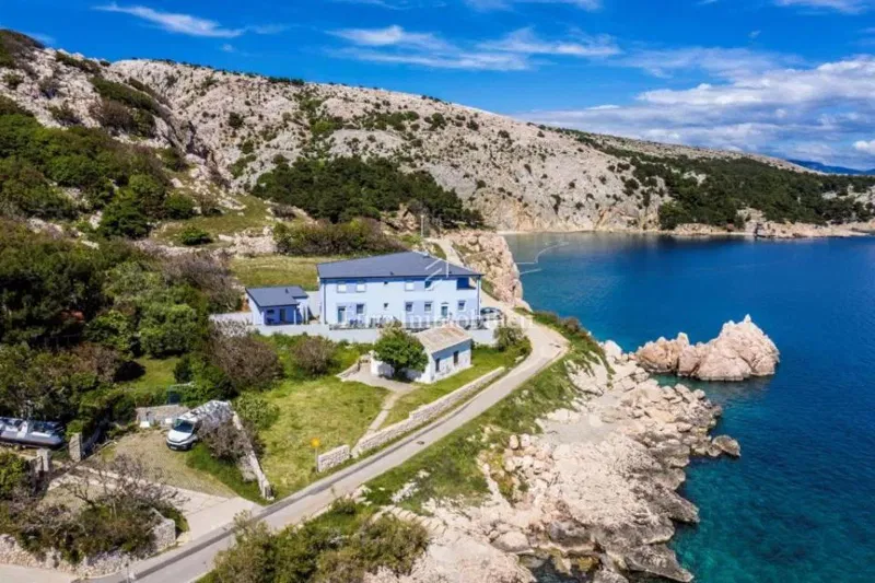 Baška – House in the first row to the sea, 4 apartments – 2