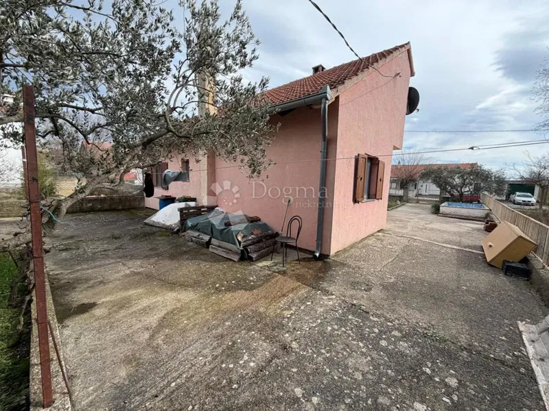 Ház Đevrske, Kistanje, 100m2