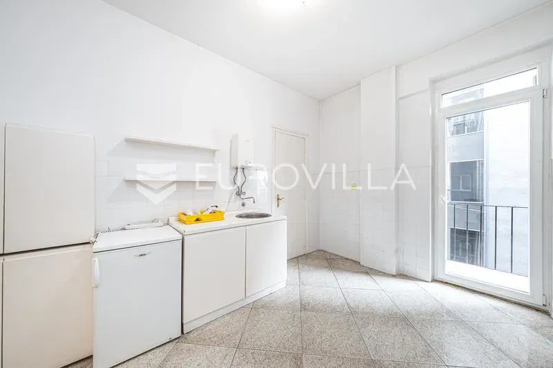 Zagreb, Center, spacious three-room apartment/office 103 m² in a prestigious location – 2