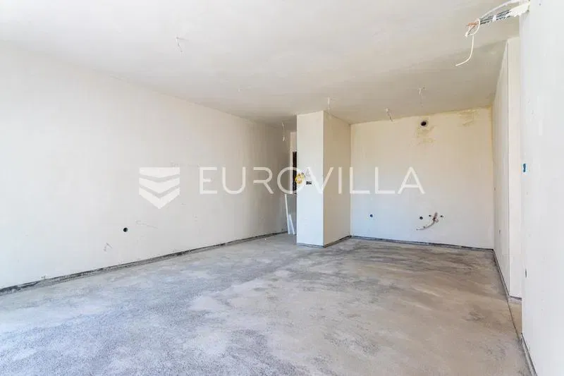 Ciovo, Okrug Gornji, three bedroom apartment on the first floor with a loggia – 3