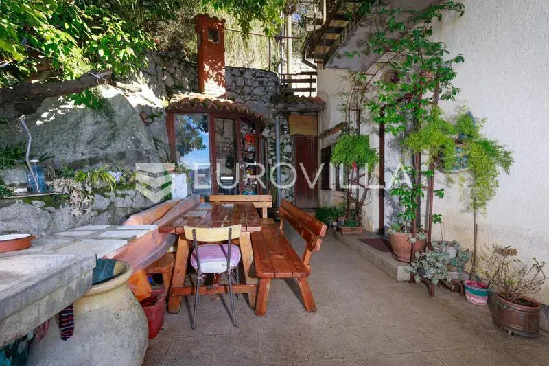 Rijeka, Draga, detached single storey house with a terrace and a 718 m² plot of land. – 2