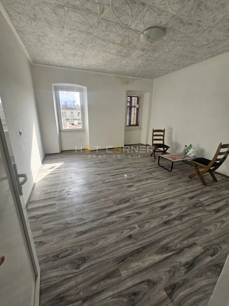 Avstro-ogrski šarm v starem Pulju – 75 m², 3. nadstropje – 2