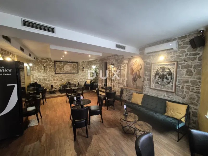 ISTRA,ROVINJ - Predivan uhodani caffe bar u srcu Rovinja