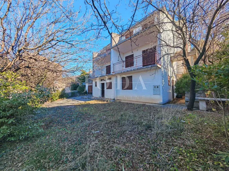 Casa a 100 metri dal mare con 6 unità abitative – 2