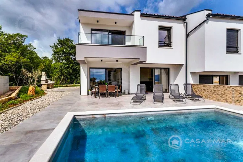Moderna vila s panoramskim pogledom na morje in bazeni – investicija za družino in turizem! – 2
